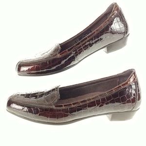 Clarks 6.5 M Shoes Croco Embossed Maroon Loafers